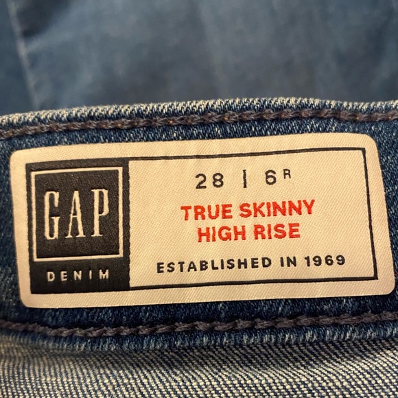 Gap Skinny Jeans - Picture 3 of 3